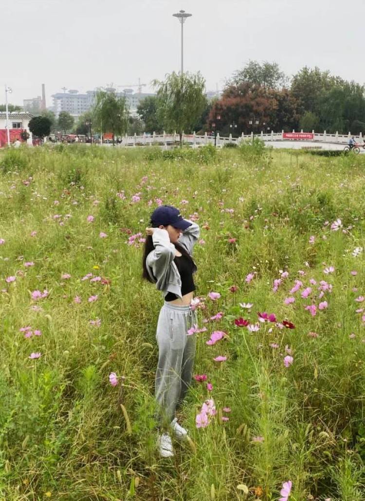 完颜辰戈-河南省·郑州市·管城回族区-快手cg95378774-身高166
体重110
职业:大一学生
爱好:喜欢拍摄,批图,做ppt 公众号编辑 穿搭。我最擅长的是穿搭,批图,摄影。
希望能被选中,给我一次尝试的机会