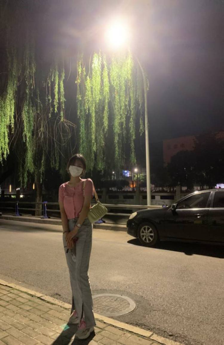 秋刀魚-河南省·许昌市·建安区--会p图,有多种风格,可接寄拍,送拍,性格比较爱笑,身高166体重100,鞋子39码