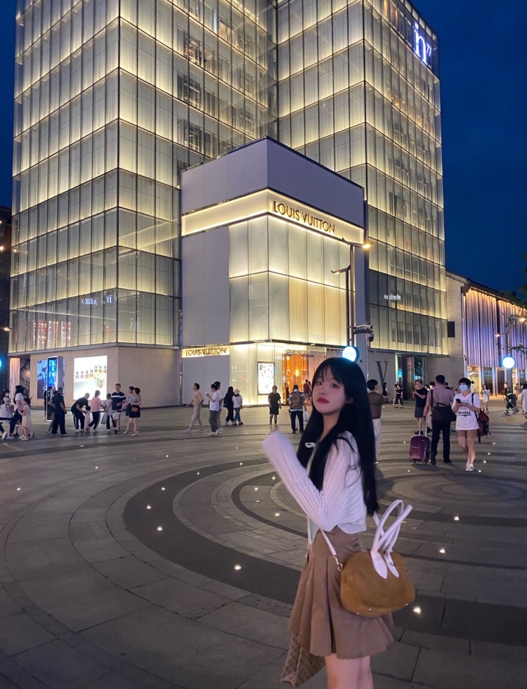嘻嘻崽-山东省·济南市·历下区-抖音微博***-之前做过淘宝模特 有过寄拍经验买家秀 出图快质量高 什么风格都可以