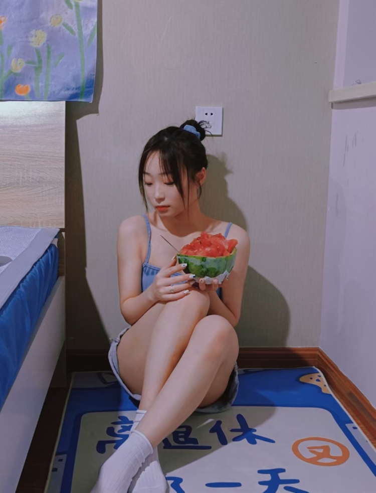 Big Babol-浙江省·杭州市·拱墅区-抖音-身高160体重105上下波动,会p图,会简单剪辑,可不露脸,寄拍运费商家自理。