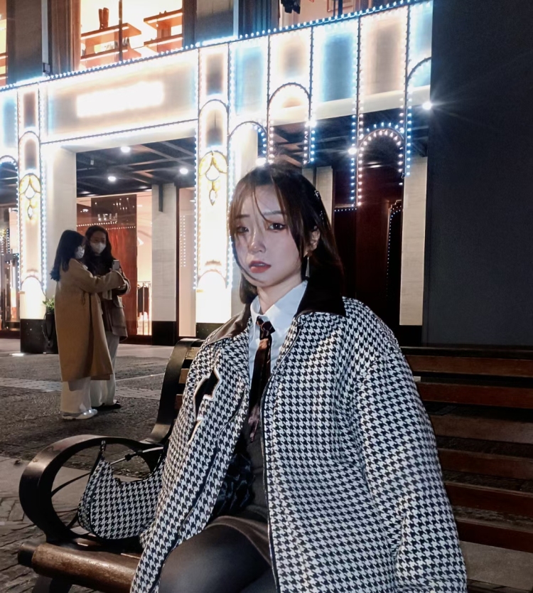 Big Babol-浙江省·杭州市·拱墅区-抖音-身高160体重105上下波动,会p图,会简单剪辑,可不露脸,寄拍运费商家自理。