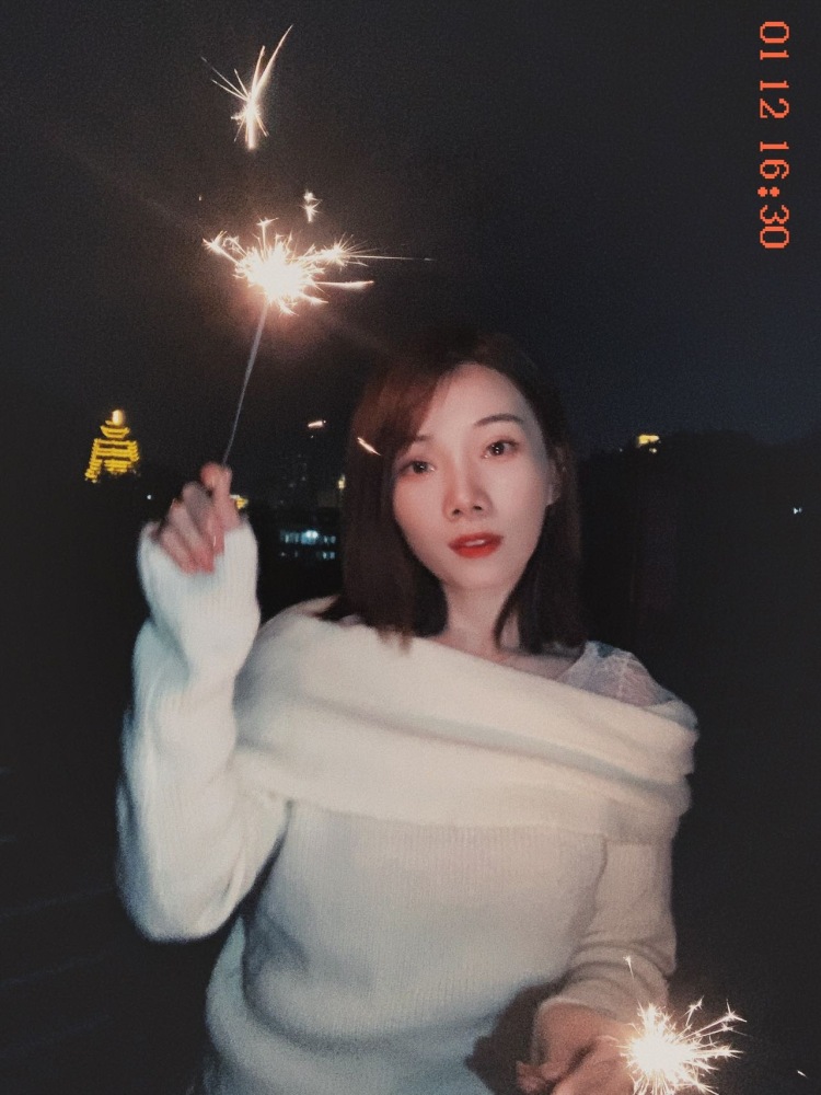 A🌸彭彭🌸-贵州省·铜仁市·玉屏侗族自治县-抖音  ***  微博-接寄拍，个人比较喜欢舞蹈 、拍照 、穿搭打扮自己。热爱生活，分享自己的小美好。