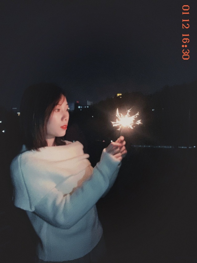 A🌸彭彭🌸-贵州省·铜仁市·玉屏侗族自治县-抖音  ***  微博-接寄拍，个人比较喜欢舞蹈 、拍照 、穿搭打扮自己。热爱生活，分享自己的小美好。