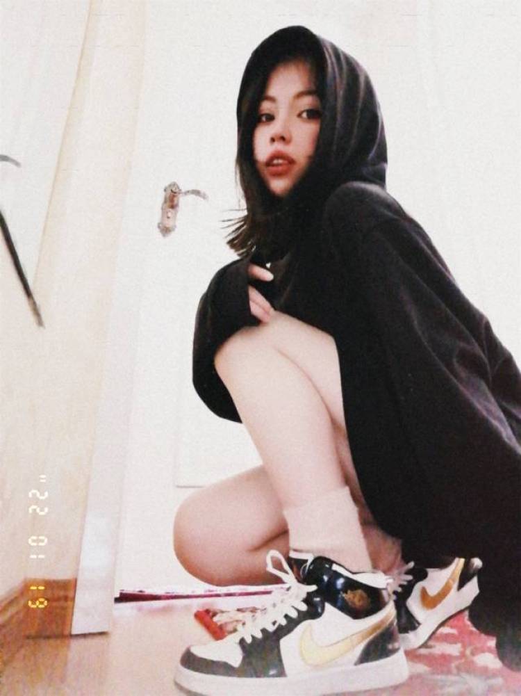 -Yee-新疆维吾尔自治区·伊犁哈萨克自治州·伊宁市--喜欢拍照  拍买家秀  身高156  体重43
希望是淘宝店铺  可以尝试多种风格 可拍衣服 包包 首饰 化妆品