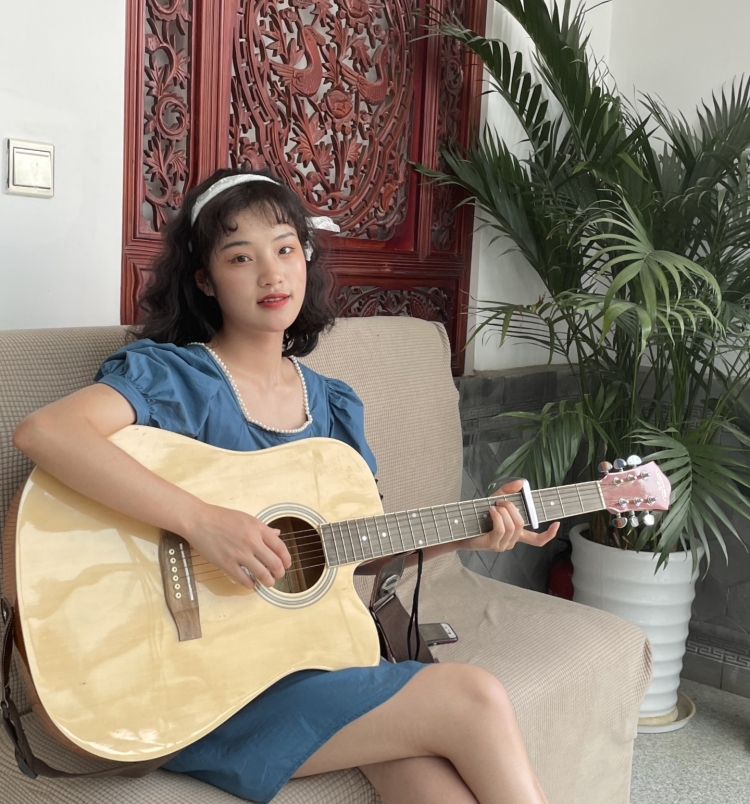 大只🐽-贵州省·贵阳市·花溪区--一名在校大学生,音乐表演专业身高163.体重46kg,热爱摄影,喜欢穿搭,接寄拍,风格多变,会p图。
