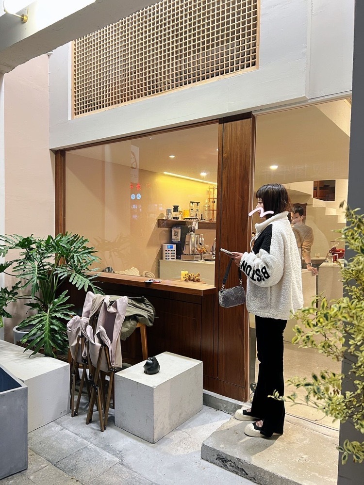 鲸鱼妹妹-浙江省·温州市·龙港市-***-170cm 55kg 接寄拍 风格多变,出片快,可接平面模特,人像写真,视频拍摄,买家秀/买家秀文案。