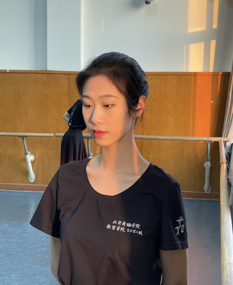 Americano-北京市·北京市·西城区-微博 抖音 ***-我是一名舞蹈生，我可以拍买家秀，制作短视频，例如vlog。
对于拍摄的照片，我可以保证清晰度与质量