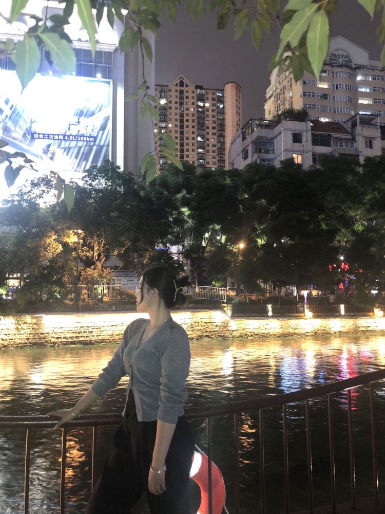 赛赛-云南省·红河哈尼族彝族自治州·蒙自市-***-身高172体重145  微胖
喜欢拍照📷  会p图！小眼睛  平时喜欢比较酷的衣服风格