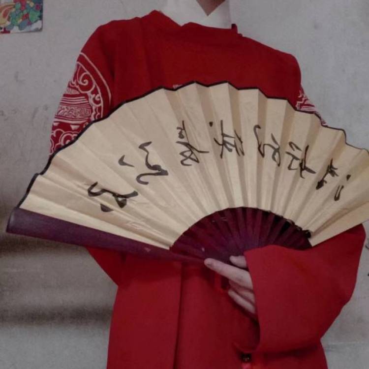 妖妖-福建省·泉州市·晋江市-抖音-身高165,体重105,理想是做一个三坑种草姬,做过主播,可以制作短视频,会修图ps,pr剪辑等等。dw会做简单的网页,可以尝试直播带货,专业有学习过。想做开箱测评种草,即使不会可以尝试。