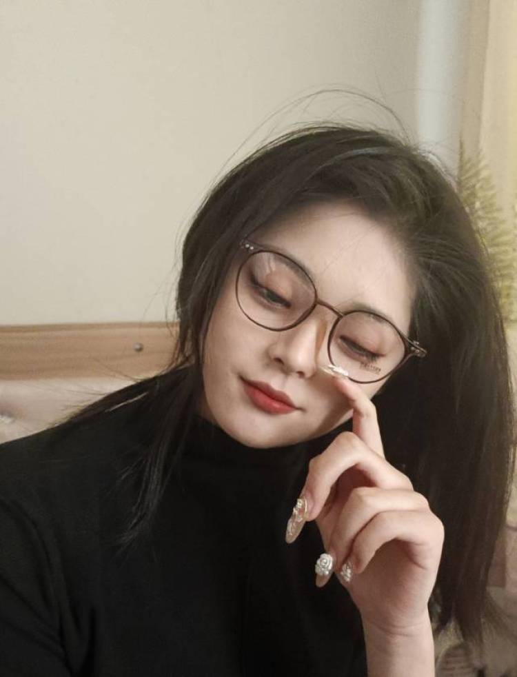 衷-河北省·保定市·唐县--艺术生,经常穿礼服,礼服类也可接,气质挂,大学生时间充足,出图快,接受不满意重拍(合理要求范围内),有过寄拍经验,信誉好,有需要的商家可以dd(内衣单类的不接哦)身高166体重50公斤