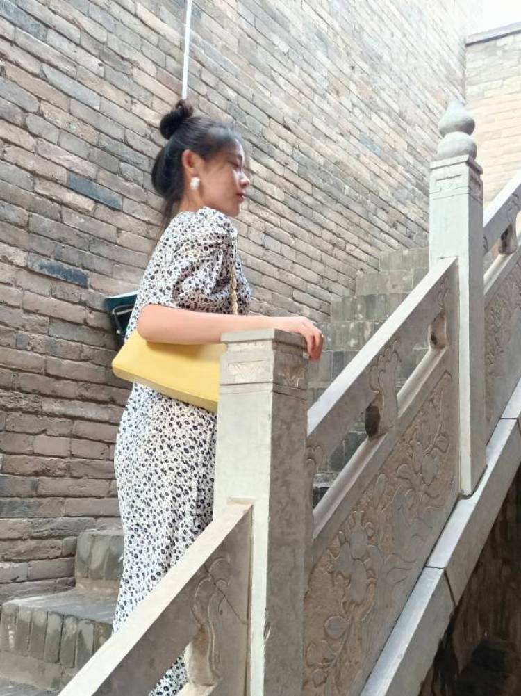 衷-河北省·保定市·唐县--艺术生,经常穿礼服,礼服类也可接,气质挂,大学生时间充足,出图快,接受不满意重拍(合理要求范围内),有过寄拍经验,信誉好,有需要的商家可以dd(内衣单类的不接哦)身高166体重50公斤