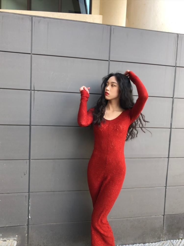 藍-云南省·玉溪市·江川区-抖音，***-接寄拍，送拍。身高170 体重51kg。接单范围:衣服裤子鞋子包包日用品美妆产品都🉑 （淘宝，pxx,1688）。风格不限，效率高，会按质按量完成，看看我叭！！！(◕ˇ∀ˇ◕)