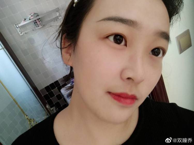 小兔不吃奶糖-陕西省·宝鸡市·渭滨区--擅长唱歌 简单的舞蹈 我是一个性格开朗 喜欢交朋友的女孩。平时喜欢唱歌 跳舞 喜欢自拍 拍一些写真