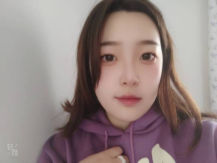 小兔不吃奶糖-陕西省·宝鸡市·渭滨区--擅长唱歌 简单的舞蹈 我是一个性格开朗 喜欢交朋友的女孩。平时喜欢唱歌 跳舞 喜欢自拍 拍一些写真