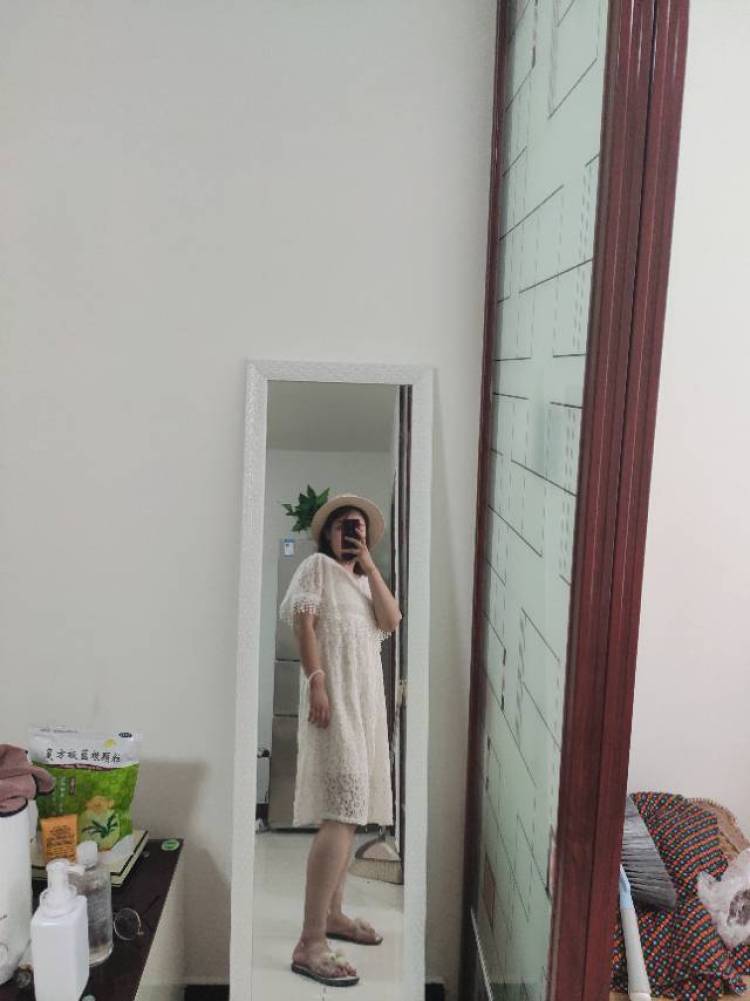 小兔不吃奶糖-陕西省·宝鸡市·渭滨区--擅长唱歌 简单的舞蹈 我是一个性格开朗 喜欢交朋友的女孩。平时喜欢唱歌 跳舞 喜欢自拍 拍一些写真