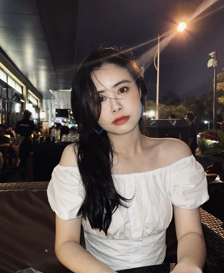 Joy-福建省·厦门市·思明区--可接买家秀 ,种草探店 ,平面模特寄拍 ,开箱测评等,可以驾驭多种风格 。