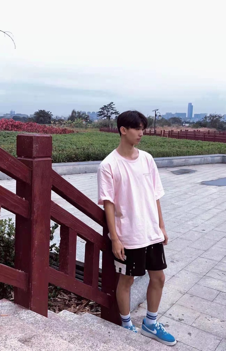 D-广东省·东莞市·东城街道-抖音-服装表演专业
良好的比例
身高183体重65kg
自带男模气质 韩范