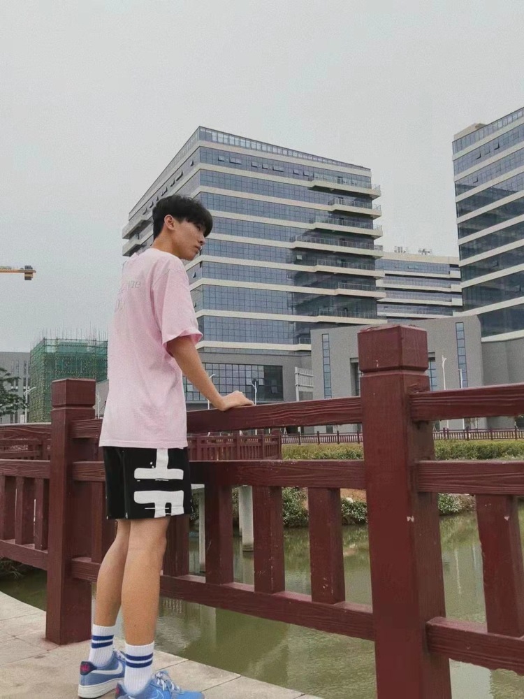 D-广东省·东莞市·东城街道-抖音-服装表演专业
良好的比例
身高183体重65kg
自带男模气质 韩范