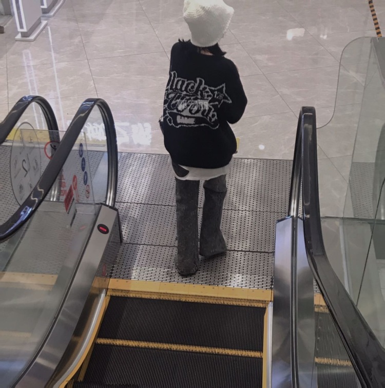 FANTASY-江西省·上饶市·信州区-快手-身高162 体重42kg 喜欢拍照 可接买家秀 日用品 服饰 等拍摄 会修图