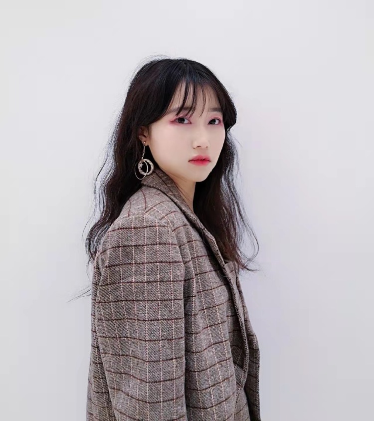 苏格拉庭-上海市·上海市·浦东新区--接寄拍买家秀 美瞳 彩妆护肤试用测评推广以及文案写作 开箱测评 探店打卡 写种草笔记软文以及发布 各类文案写作