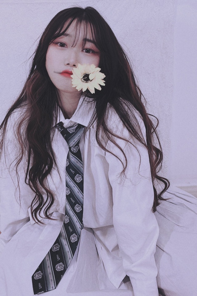 苏格拉庭-上海市·上海市·浦东新区--接寄拍买家秀 美瞳 彩妆护肤试用测评推广以及文案写作 开箱测评 探店打卡 写种草笔记软文以及发布 各类文案写作