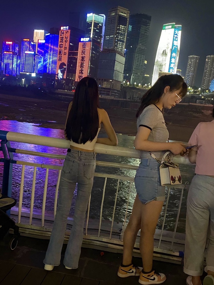 L 💭-广西壮族自治区·防城港市·港口区--大家好!
热爱拍照,可寄拍,我有充足的时间,拍到你满意为止😊
年龄:21
身高:165CM
体重:45kg