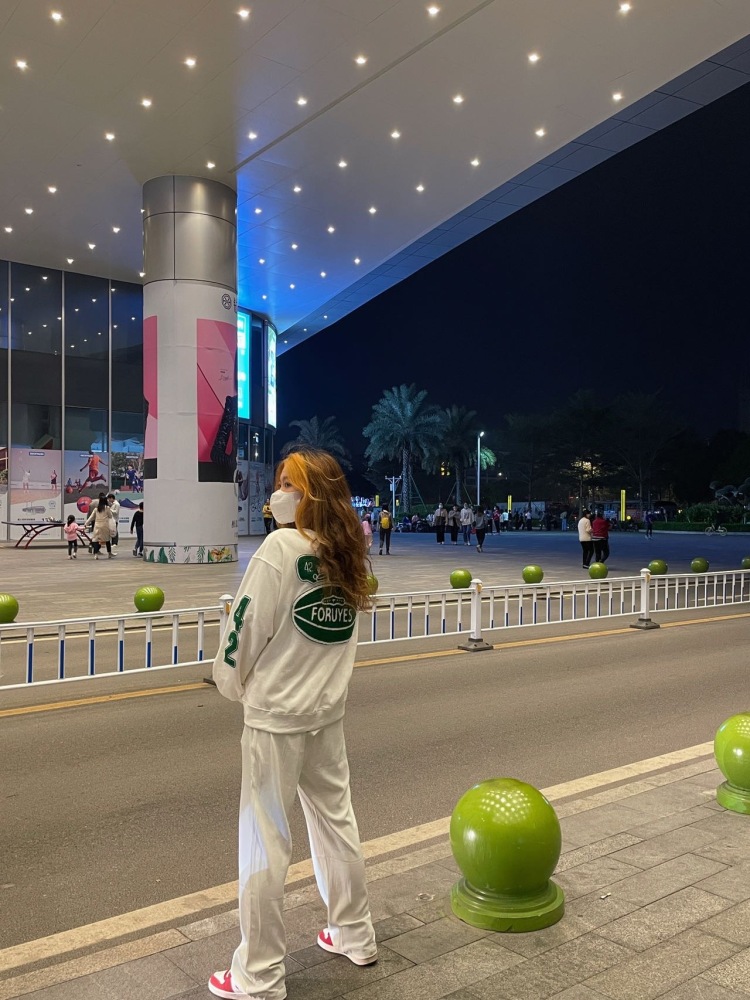 #A7-广东省·广州市·白云区--喜欢穿搭 会拍照会ps会化妆 风格多变 接寄拍接寄拍接寄拍 身高172cm 体重50kg