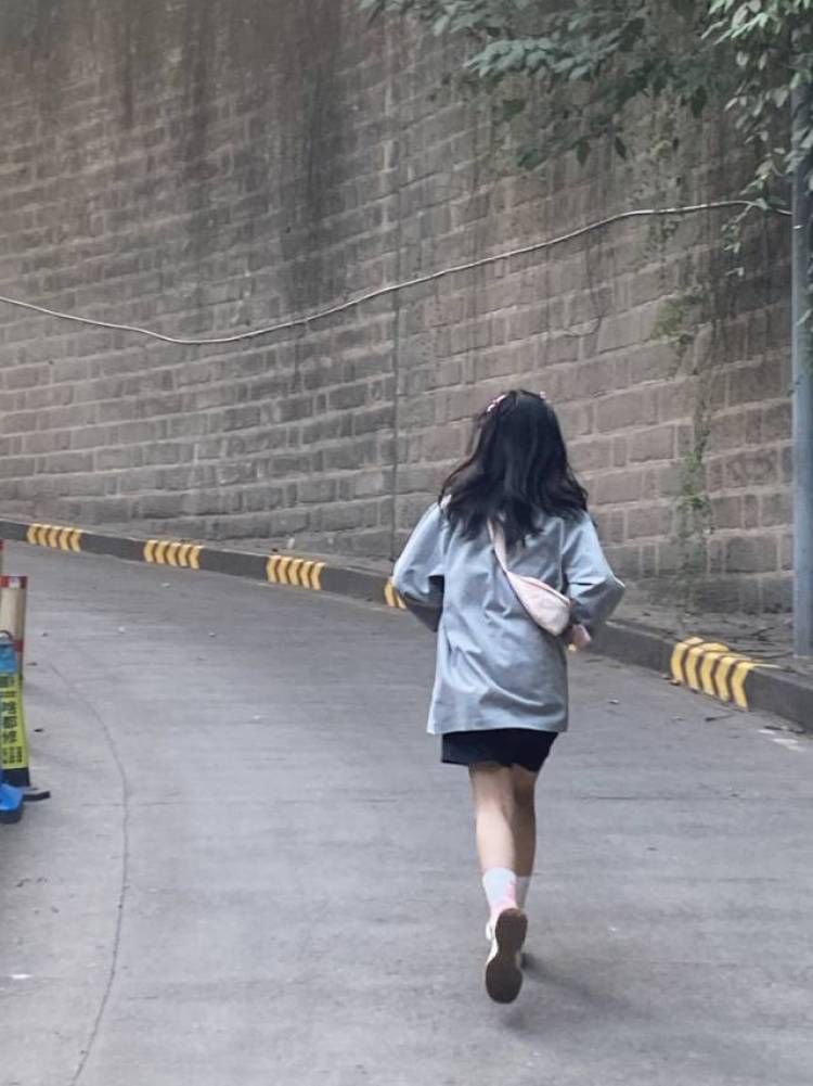 LUYCC8-重庆市·重庆市·大渡口区-抖音,快手-身高168体重107斤 想接一些寄拍之类的,服饰啥的都是可以的,如果有合作想法的可以联系我!!