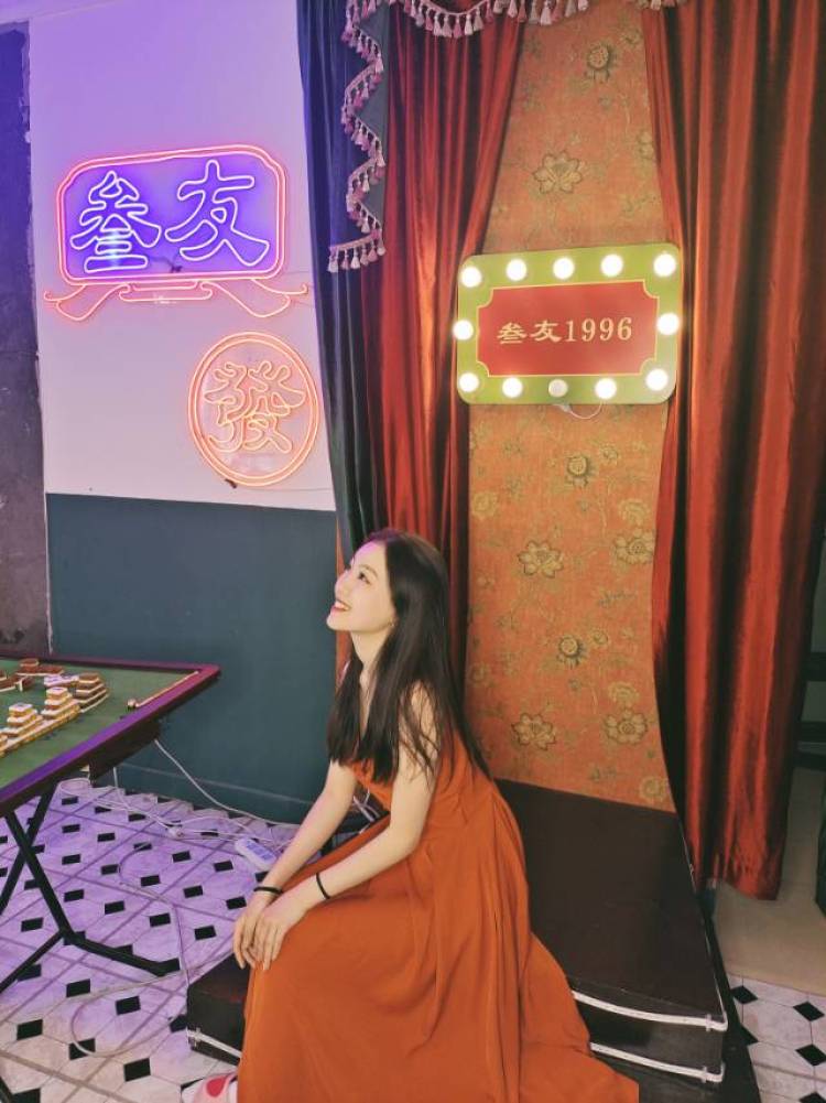 Adeline.-河南省·郑州市·中原区--接寄拍 送拍 身高170 体重46kg 会拍照找角度 会化妆