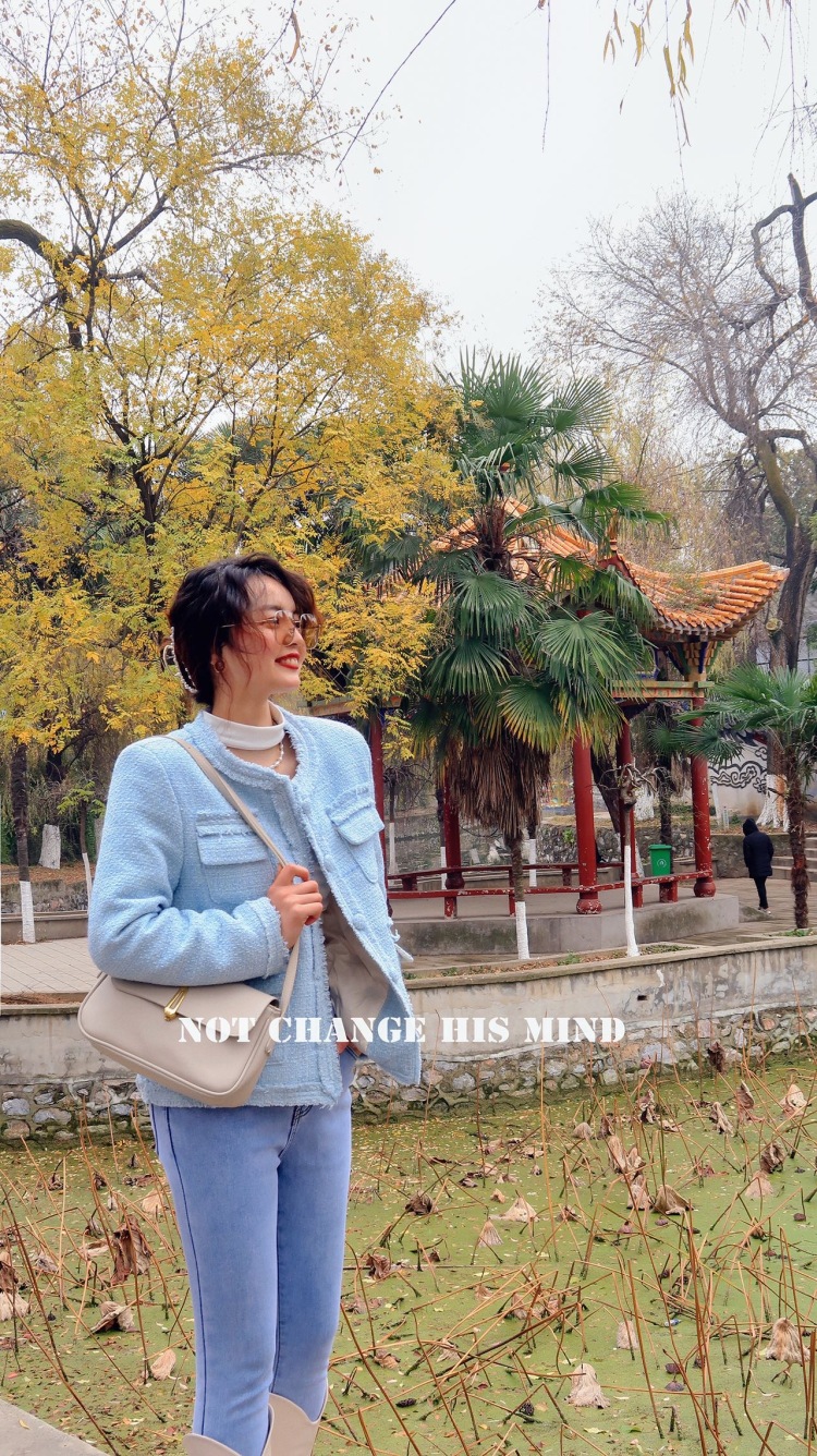 叫我小梅玺呀~-河南省·南阳市·卧龙区-***-身高165体重110,有相机,可以接买家秀,饰品拍摄,自己有一家服装店,同时也是一名化妆师,有相机,所以审美和图片质量有保证。