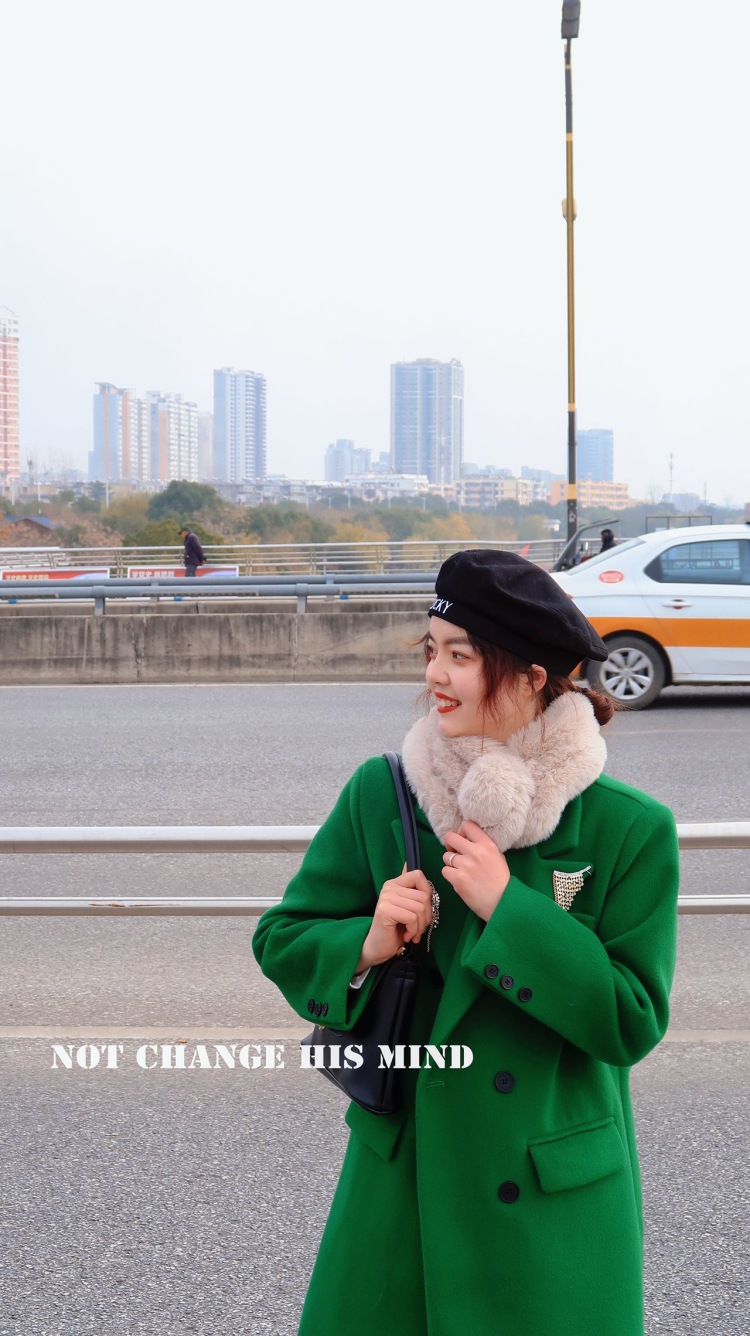 叫我小梅玺呀~-河南省·南阳市·卧龙区-***-身高165体重110,有相机,可以接买家秀,饰品拍摄,自己有一家服装店,同时也是一名化妆师,有相机,所以审美和图片质量有保证。