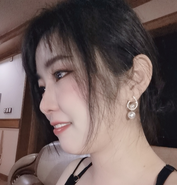 可欣-广东省·揭阳市·普宁市--本人自由职业,
长相甜美,
可接寄拍,买家秀。
(。・ω・。)ノ♡
喜欢的宝宝们,
可以跟我合作,
拍过。(ღ˘⌣˘ღ)