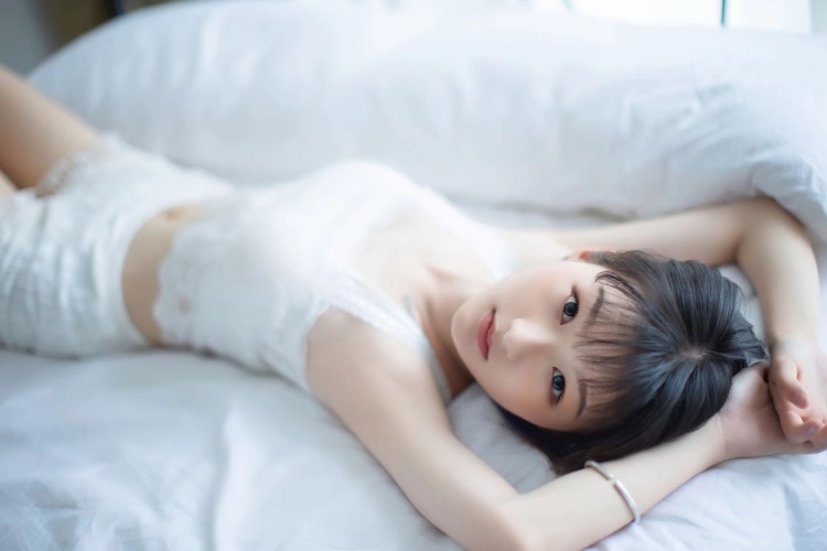 半岛看月亮🌙-江苏省·南通市·启东市-抖音 快手 -擅长穿搭摆拍 可接寄拍单 各种风格皆可 新手但有诚意 希望给个机会