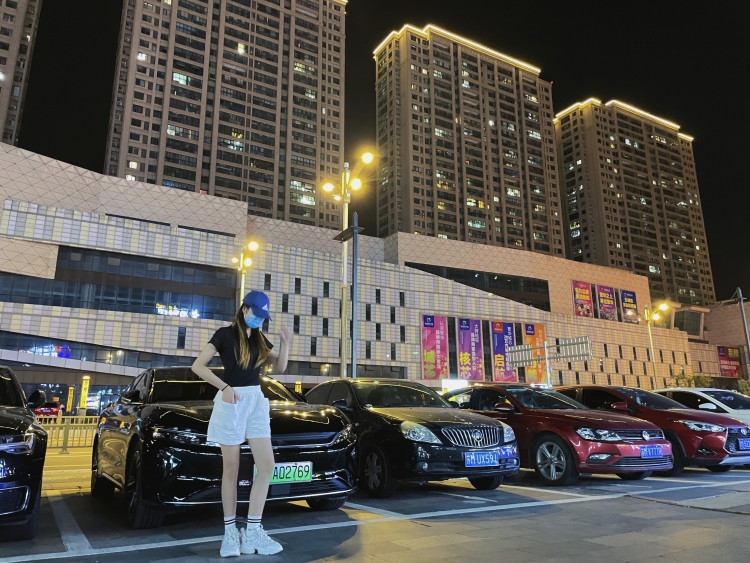 小雯-海南省·海口市·美兰区--身高170 体重57kg 爱跳舞 会拍照 首饰 衣服 包包 鞋子等等