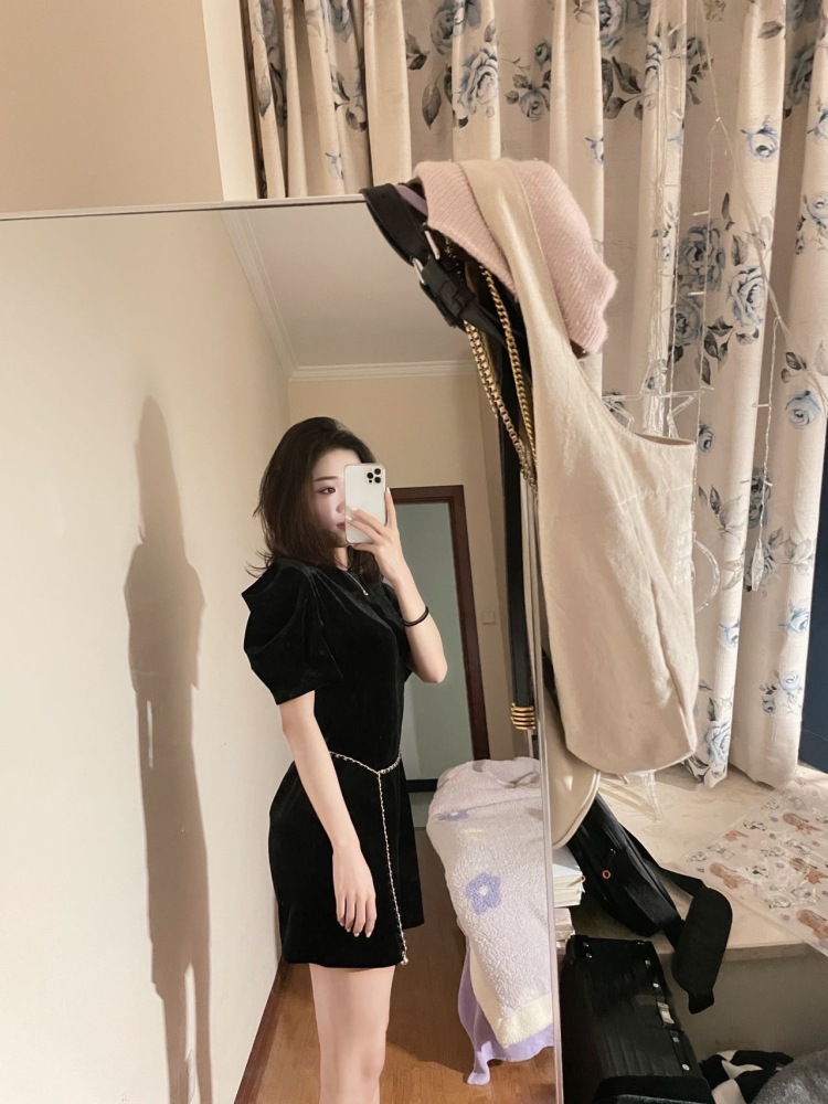 闷油瓶-云南省·昆明市·盘龙区--接衣服 美瞳 鞋子等寄拍
身高167 体重96
费用协商