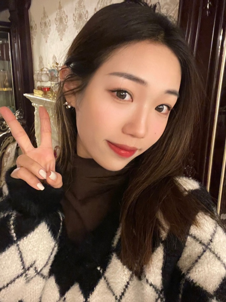 闷油瓶-云南省·昆明市·盘龙区--接衣服 美瞳 鞋子等寄拍
身高167 体重96
费用协商