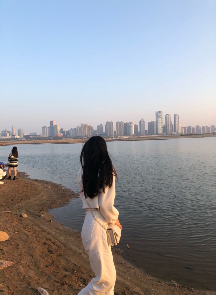 ᥫᩣ-江西省·赣州市·瑞金市-快手-学生
可接饰品、生活用品、美妆、服装、美甲
165cm 50kg
会p图