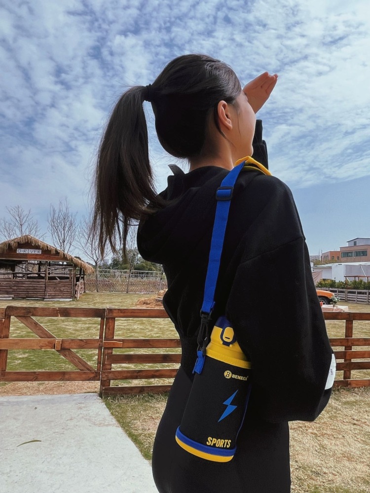 一只海豚-广东省·广州市·番禺区--净身高170cm 体重49kg,热爱拍摄,服装,带货。就读澳门大一设计系学生,