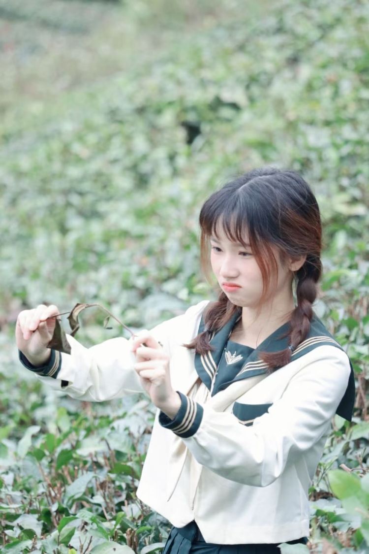 摇摇-广东省·清远市·清城区-抖音微博***-可接寄拍各类商品,衣物,耳饰,手机壳,食品等,风格各样,白菜价。拥有一定的拍照技术,会剪辑视频,佳能200d二代单反拍摄,手机OPPOfindx3拍摄,可修图,可拍人像食品等,掌握一定修图技术,155
