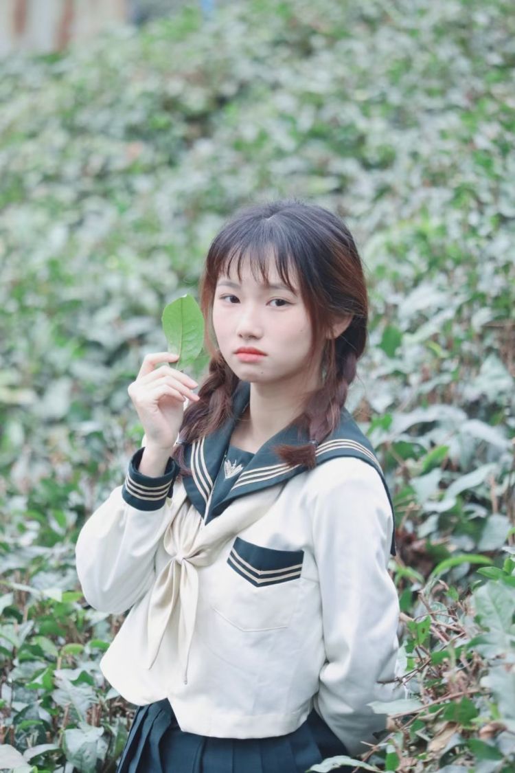 摇摇-广东省·清远市·清城区-抖音微博***-可接寄拍各类商品,衣物,耳饰,手机壳,食品等,风格各样,白菜价。拥有一定的拍照技术,会剪辑视频,佳能200d二代单反拍摄,手机OPPOfindx3拍摄,可修图,可拍人像食品等,掌握一定修图技术,155