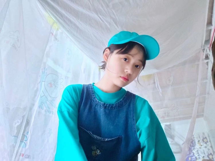 Haoᴗo🌼-河南省·驻马店市·上蔡县-抖音 ***-身高165cm体重49kg
大学在读 很喜欢拍照 搭配 自认为搭配的挺好看的 哈哈 会p图 会化妆
图片里面有黑色头发的我也有黄色头发的我
有夏装有冬装 嘿嘿