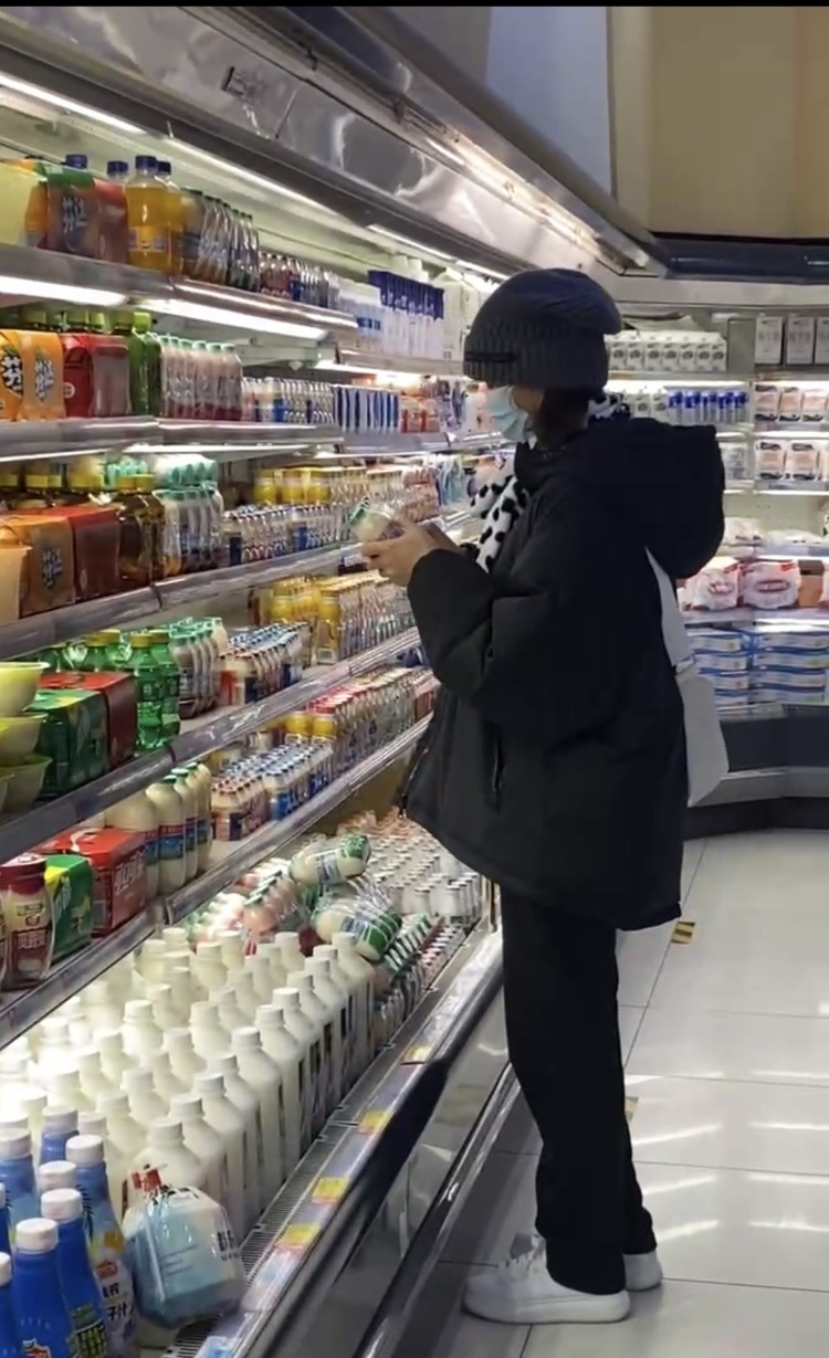 Haoᴗo🌼-河南省·驻马店市·上蔡县-抖音 ***-身高165cm体重49kg
大学在读 很喜欢拍照 搭配 自认为搭配的挺好看的 哈哈 会p图 会化妆
图片里面有黑色头发的我也有黄色头发的我
有夏装有冬装 嘿嘿