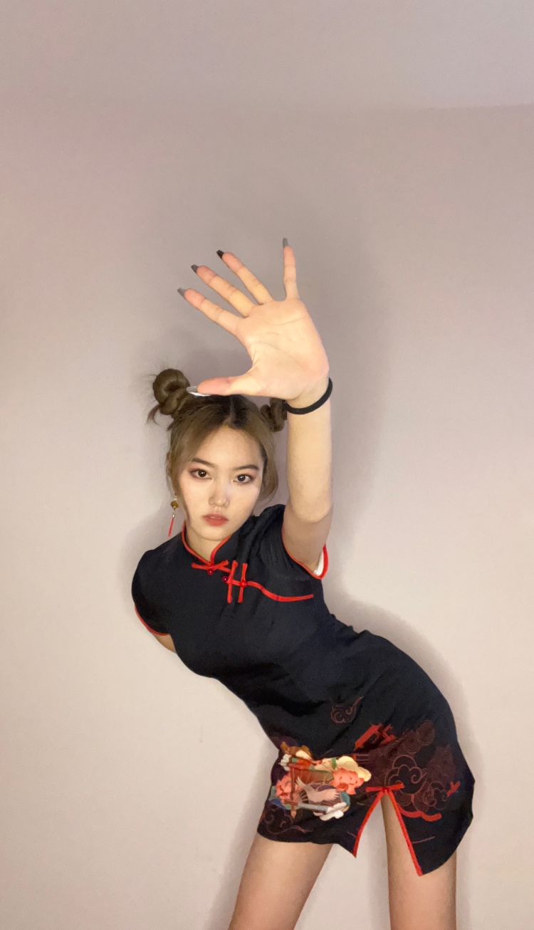 Kenn👣-上海市·上海市·静安区-抖音 微博 *** b站-167 49 专业爱好舞蹈 有明星合作商演经验 平时喜欢拍照 有丰富拍照经验 人很奈斯 风格多变