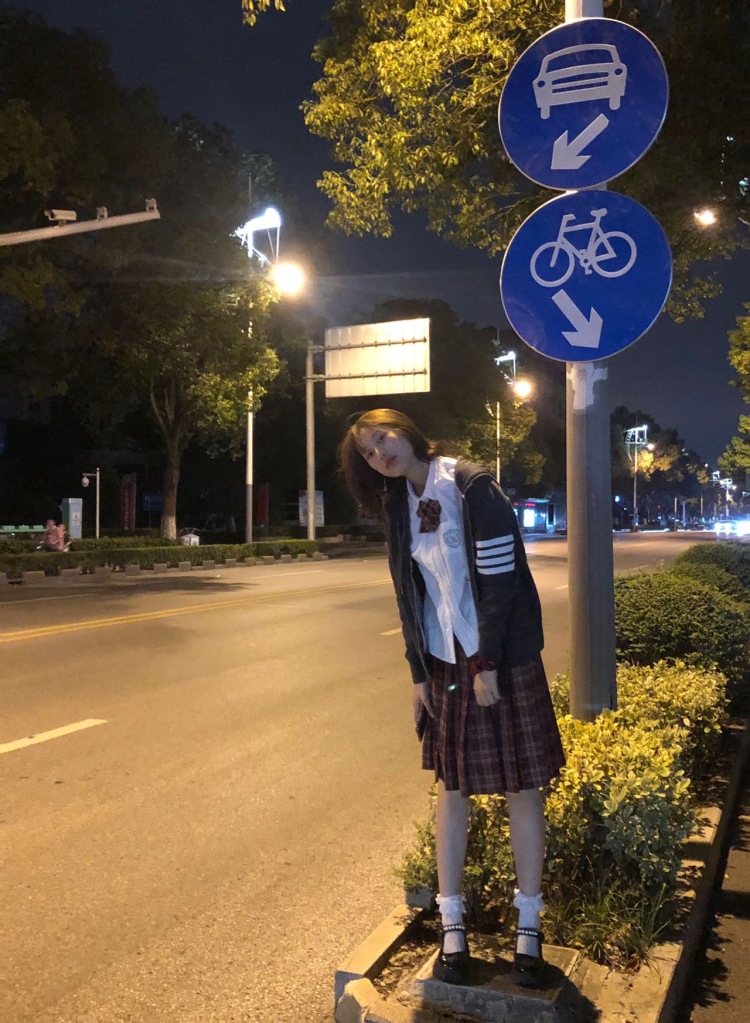 小李别再吃了-江苏省·苏州市·太仓市--很喜欢拍照 一个学生党 寒假想赚点零花钱哈哈哈
身高178 体重118