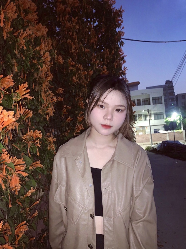 崽崽-广东省·湛江市·廉江市--喜欢拍照 会P图 接寄拍那些。