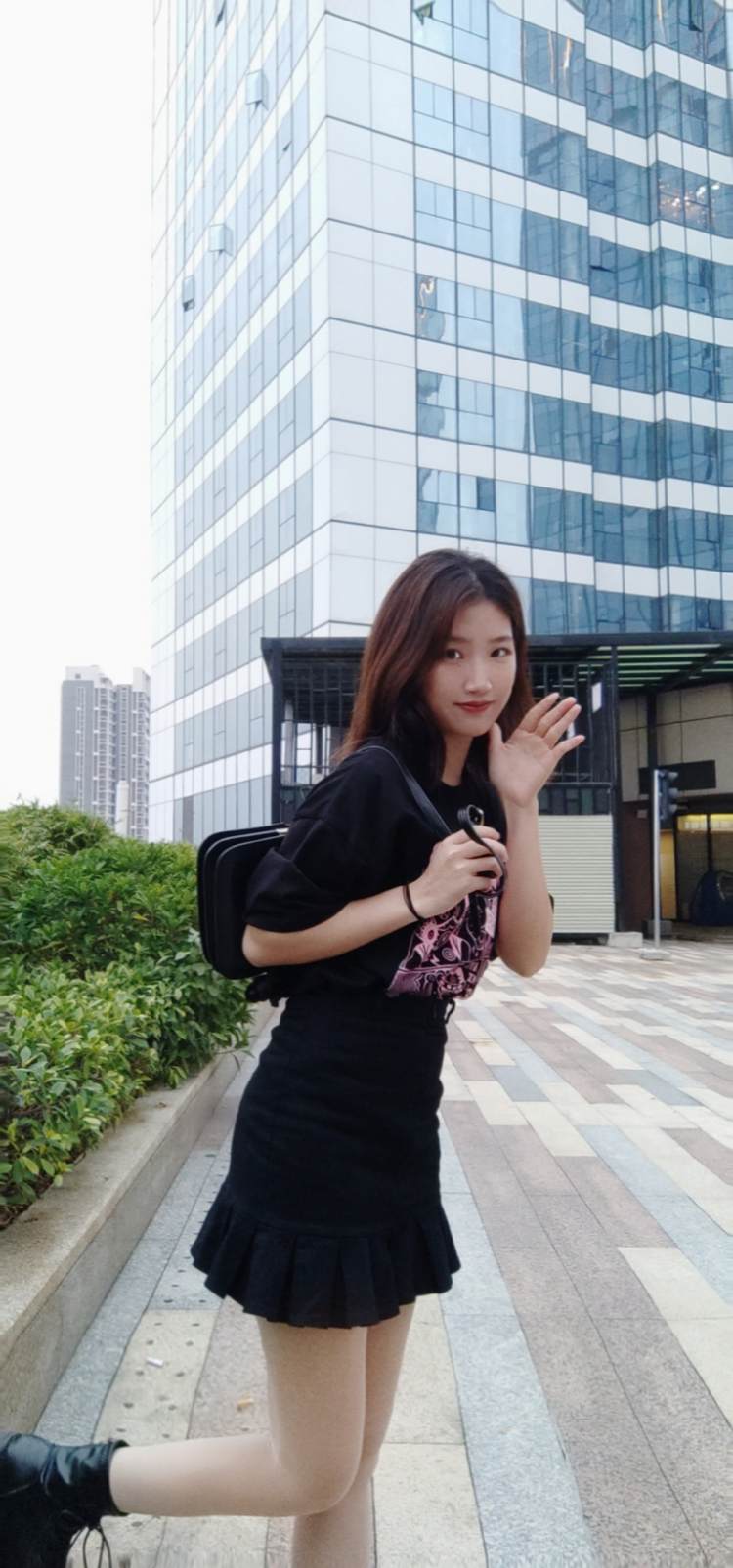 幼儿园的小杠精-广东省·中山市·沙溪镇-抖音-大家好!我是一名大学生,平常喜欢研究穿搭和美妆,经常和志同道合的朋友们去拍照,也喜欢自拍。我觉得自己对于拍照还是有一定的天赋。