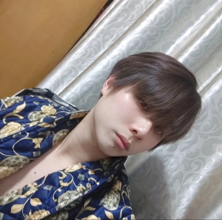 狄尔尼丸-上海市·上海市·长宁区-微博 ***-美妆区 生活区 服装接拍 适合韩风 少年感运动风 日系 英伦风等多种风格