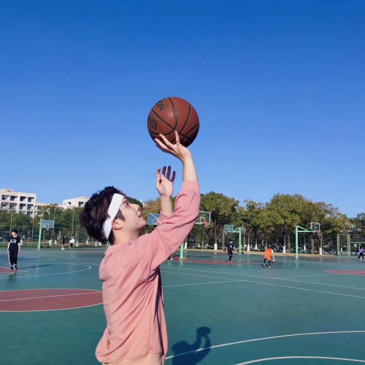 狄尔尼丸-上海市·上海市·长宁区-微博 ***-美妆区 生活区 服装接拍 适合韩风 少年感运动风 日系 英伦风等多种风格