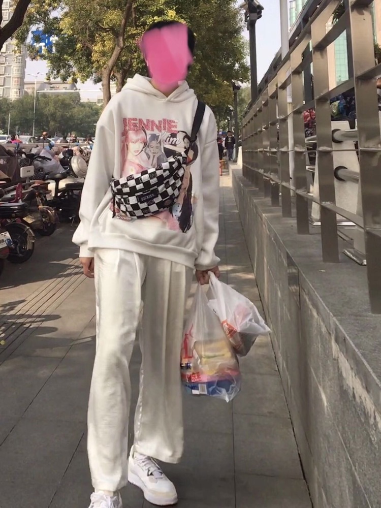 JENNIE-河南省·新乡市·红旗区--喜欢穿搭 可加我微信了解 高二在读
骗人的勿扰
身高175 体重103 可接外景拍摄