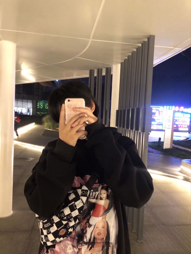 JENNIE-河南省·新乡市·红旗区--喜欢穿搭  可加我微信了解 高二在读
骗人的勿扰 
身高175 体重103 可接外景拍摄